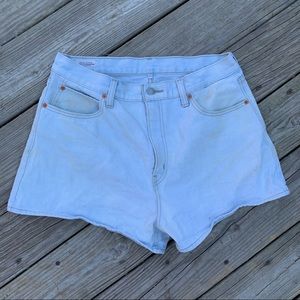Levis High Waisted “Wide Leg Shorts”